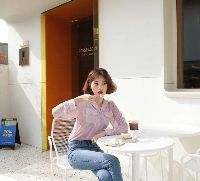 Áo sơ mi màu hồng pastel phối. (nguồn ảnh: internet) Áo sơ mi màu hồng pastel phối. (nguồn ảnh: internet)