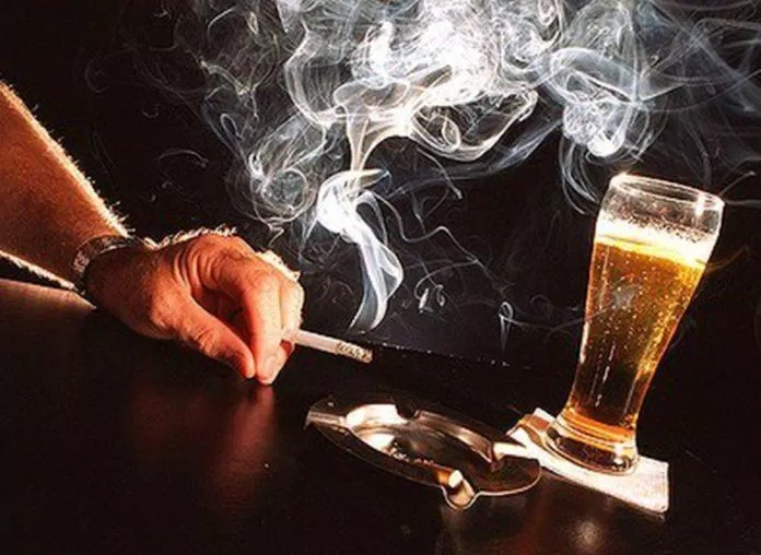 Rượu, bia và thuốc lá làm nặng thêm tình trạng tăng lipid máu