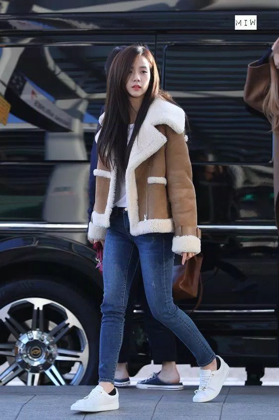 sneaker-jisoo