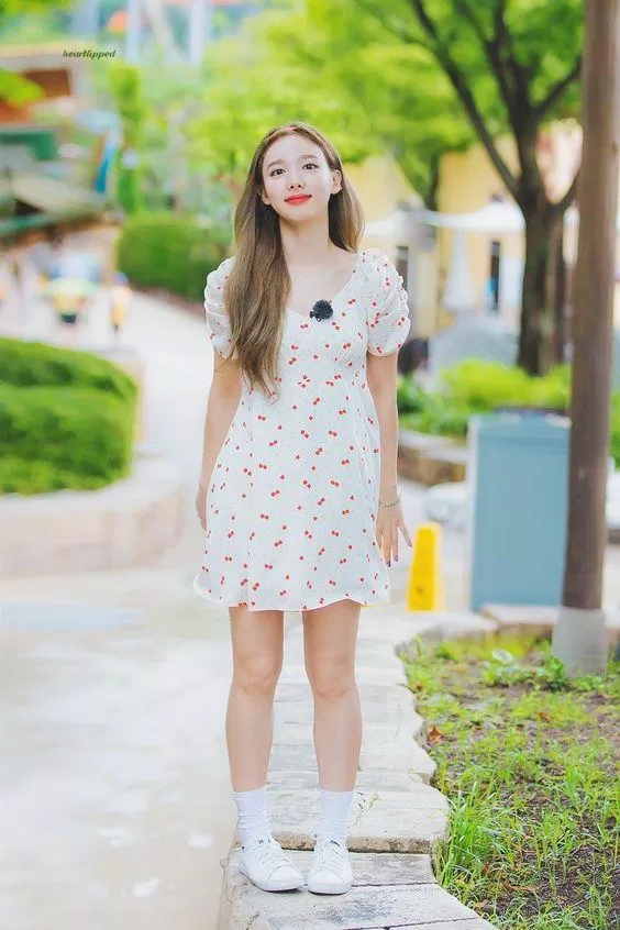 sneaker-nayeon