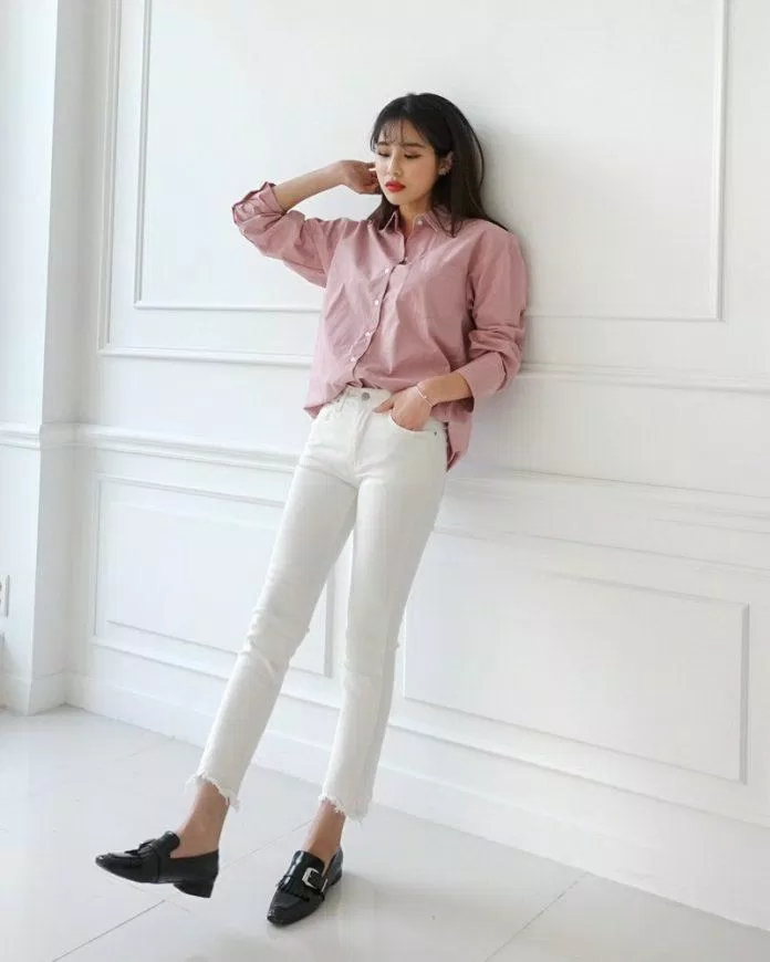 áo sơ mi hồng pastel phối quần jean 