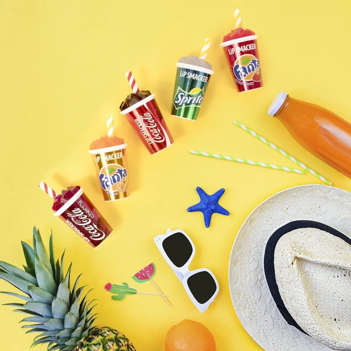 Son dưỡng Lip Smacker Soda Cup Lip Balm giống hệt những cốc soda đầy màu sắc và ngon mắt son dưỡng môi soda