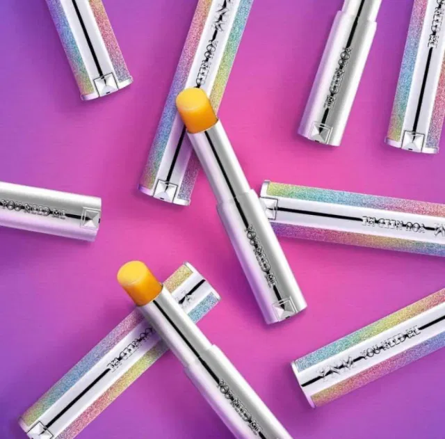 Son dưỡng môi đổi màu YNM Rainbow Honey Lip Balm Son dưỡng môi đổi màu YNM Rainbow Honey Lip Balm (Ảnh: Internet)