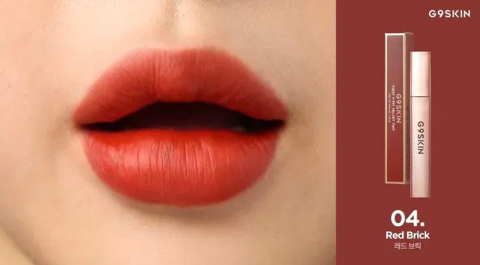 Sắc đỏ gạch trendy giúp nàng luôn dẫn đầu mọi xu hướng. (nguồn: Internet)