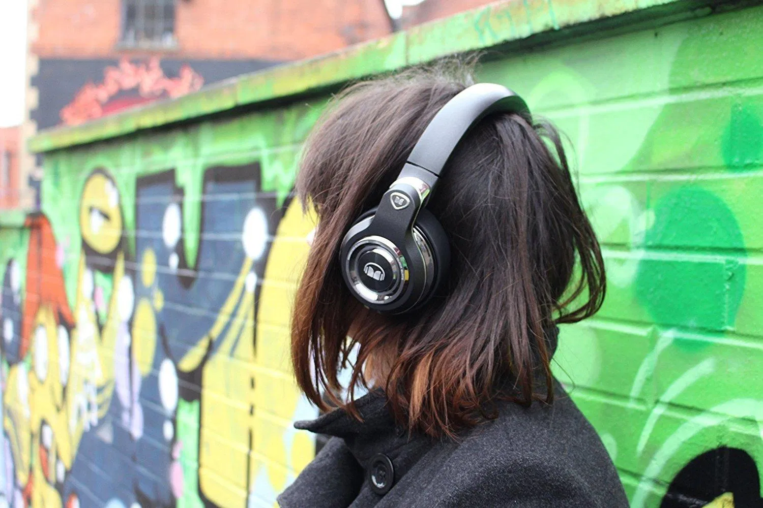 Tai nghe Bluetooth dạng Over ear. Ảnh: internet