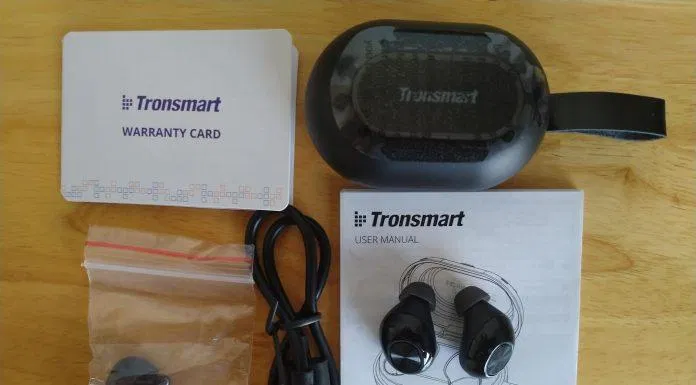 Tai nghe Bluetooth Tronsmart Spunky Beat. Ảnh: BlogAnChoi