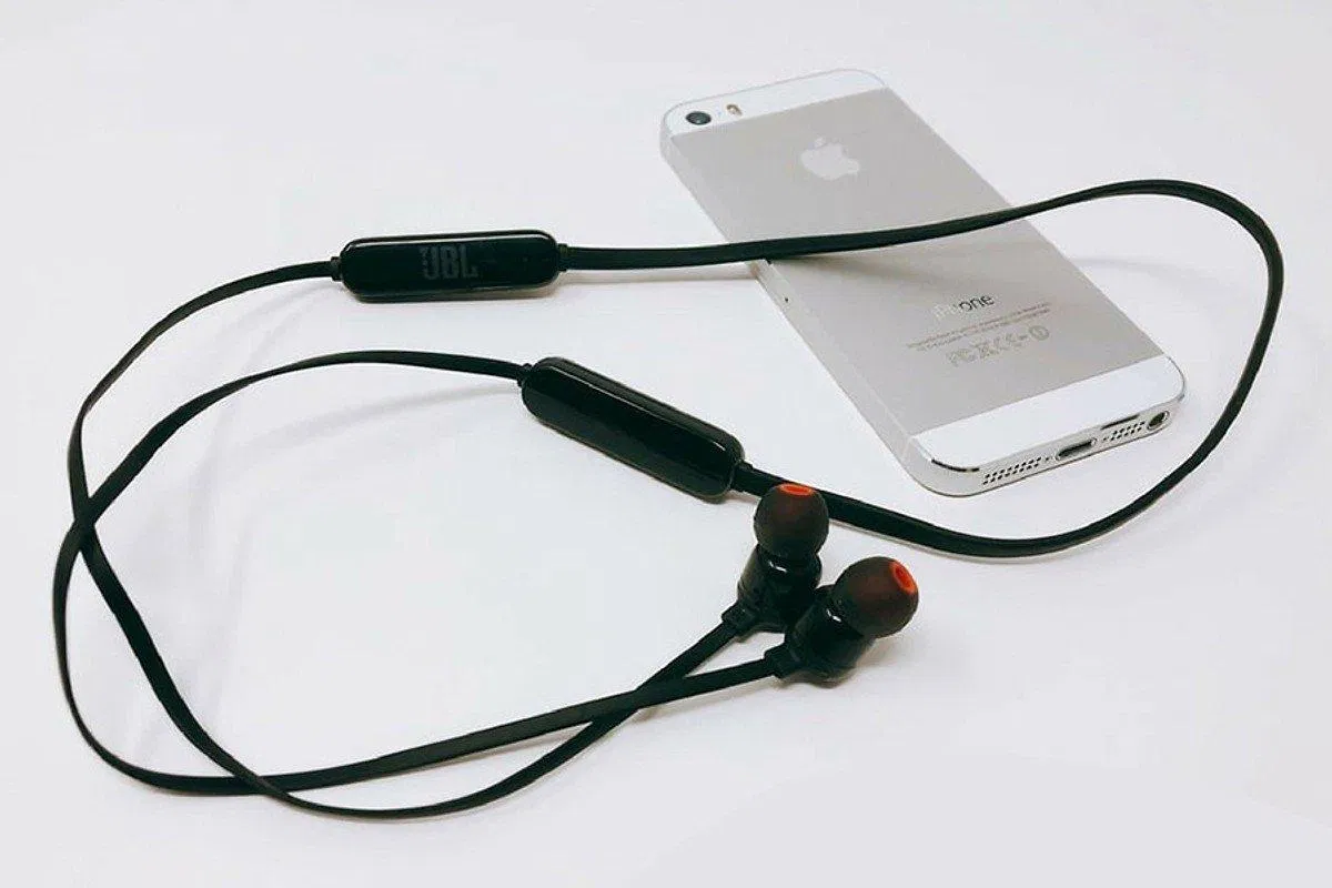 Mẫu tai nghe JBL T110BT. Ảnh: internet