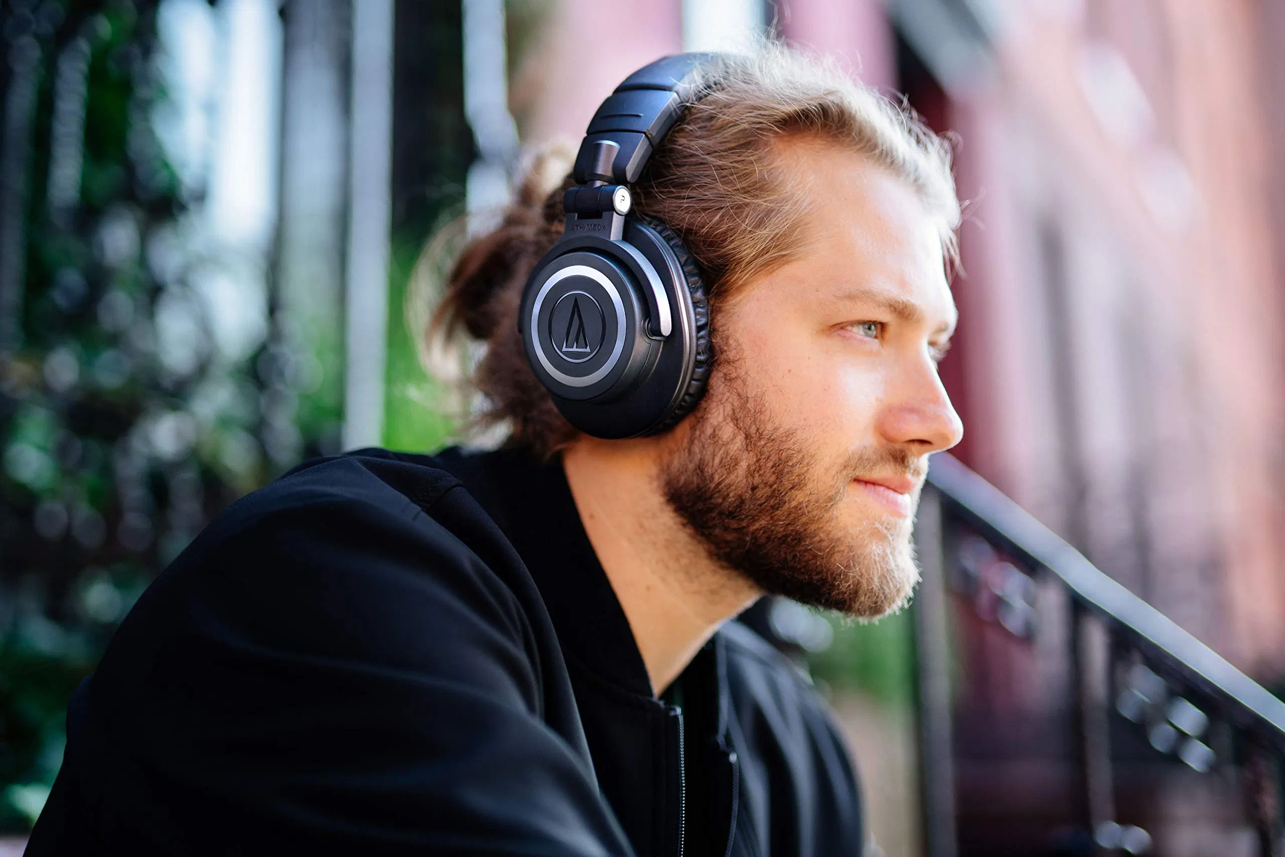 Mẫu tai nghe Audio Technica ATH-M50xBT. Ảnh: internet