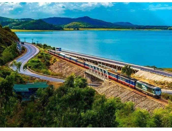 Tàu hỏa đi vào địa phận Phú Yên