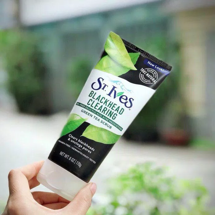 Kem tẩy tế bào chết St.Ives Blackhead Clearing Green Tea Scrub chiết xuất từ trà xanh với các hạt scrub nhỏ mịn tẩy tế bào chết stives