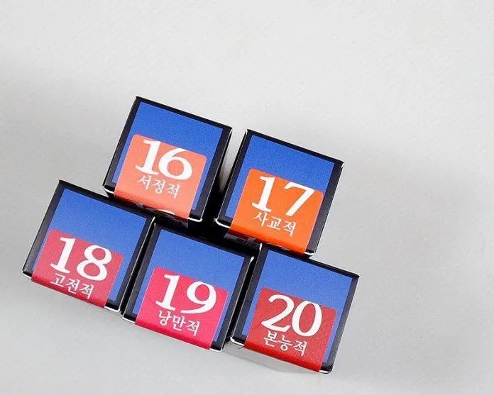 Phần đáy hộp có in mã màu giúp người dùng dễ dàng phân biệt Phần đáy hộp có in mã màu giúp người dùng dễ dàng phân biệt (Ảnh: Internet)