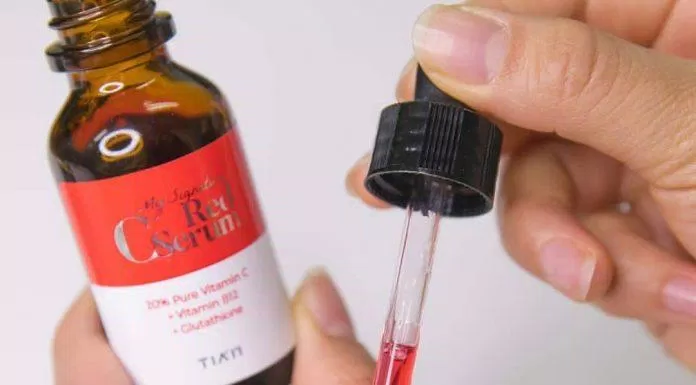 Tiam My Signature Red C Serum giúp da khỏe và căng bóng, sáng màu hơn. (nguồn: Internet)