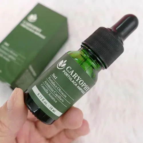 Serum trị mụn Caryophy Portulaca Ampoule với thành phần gồm các khoáng chất và thảo dược tự nhiên giúp thải độc da hiệu quả tinh chất trị mụn caryophy