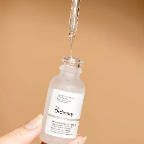 Tinh chất trị mụn The Ordinary Niacinamide 10% + Zinc 1% với thành phần chứa Niacinamide và Zinc giúp giảm tình trạng mụn hiệu quả tinh chất trị mụn the ordinary