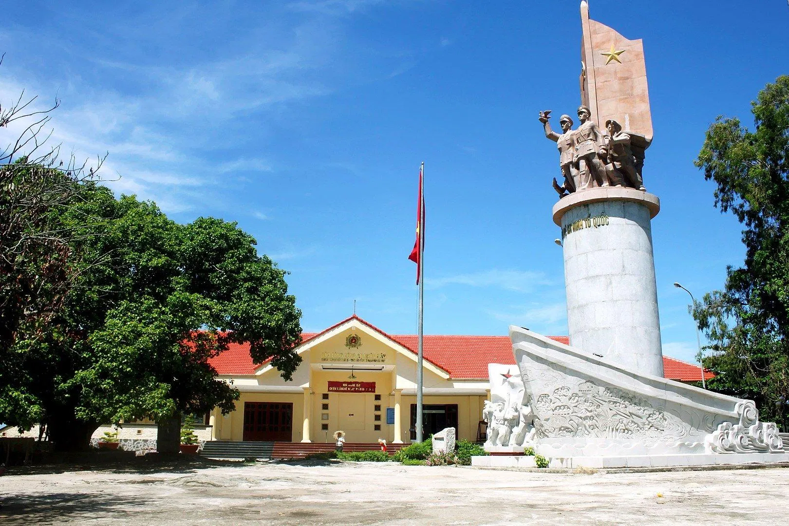 Hòn Đá Bạc