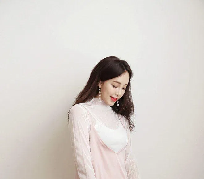 Váy yếm tông màu hồng pastel (nguồn ảnh: internet) Váy yếm tông màu hồng pastel (nguồn ảnh: internet)