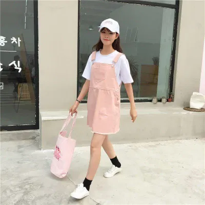 Váy yếm tông màu hồng pastel (nguồn ảnh: internet) Váy yếm tông màu hồng pastel (nguồn ảnh: internet)