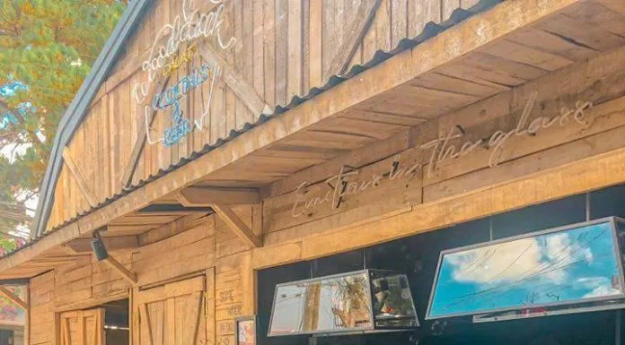 Không gian quầy bar tại Woodstock