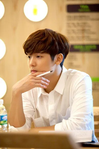 Chàng trai hiền lành nhưng giỏi giang Yoon Chan Young trong "The Heirs".