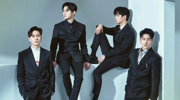 4 thành viên hoạt động với tên NU’EST W