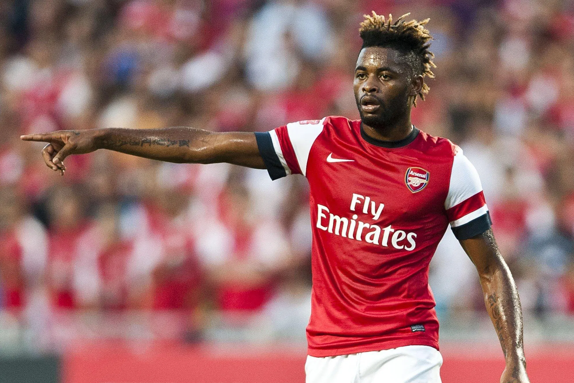 Alex Song là sự nuối tiếc của CĐV Arsenal Alex Song là sự nuối tiếc của CĐV Arsenal