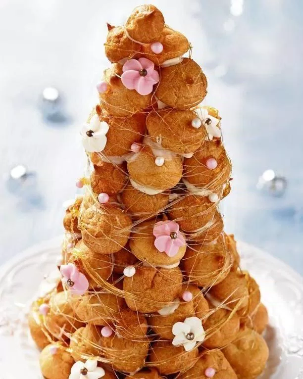 Cận cảnh vẻ đẹp mê hồn của Croquembouche (Ảnh :Internet)