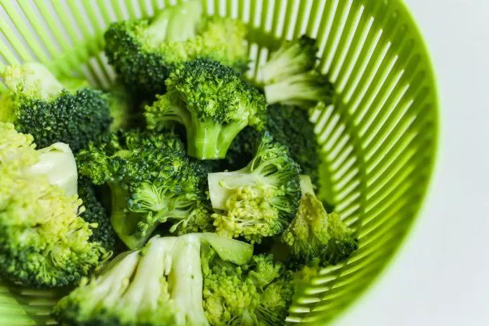 Bông cải xanh không chứa carb, thích hợp cho các bữa ăn Keto.