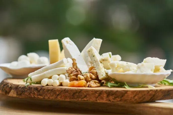 Phô mai cung cấp chất béo lành mạnh cần thiết cho cơ thể.