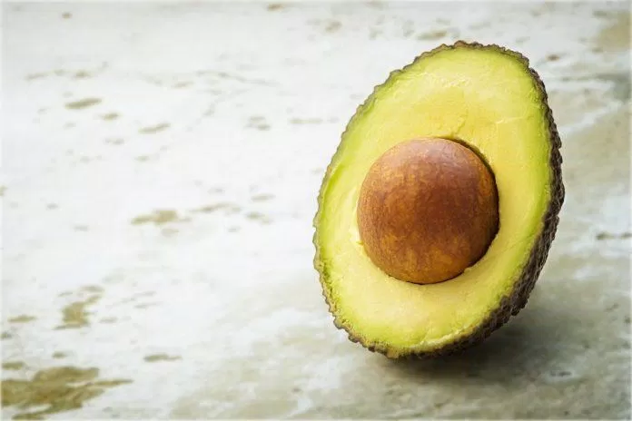 Quả bơ chứa nhiều vitamin và khoáng chất, đặc biệt là hàm lượng kali cao.