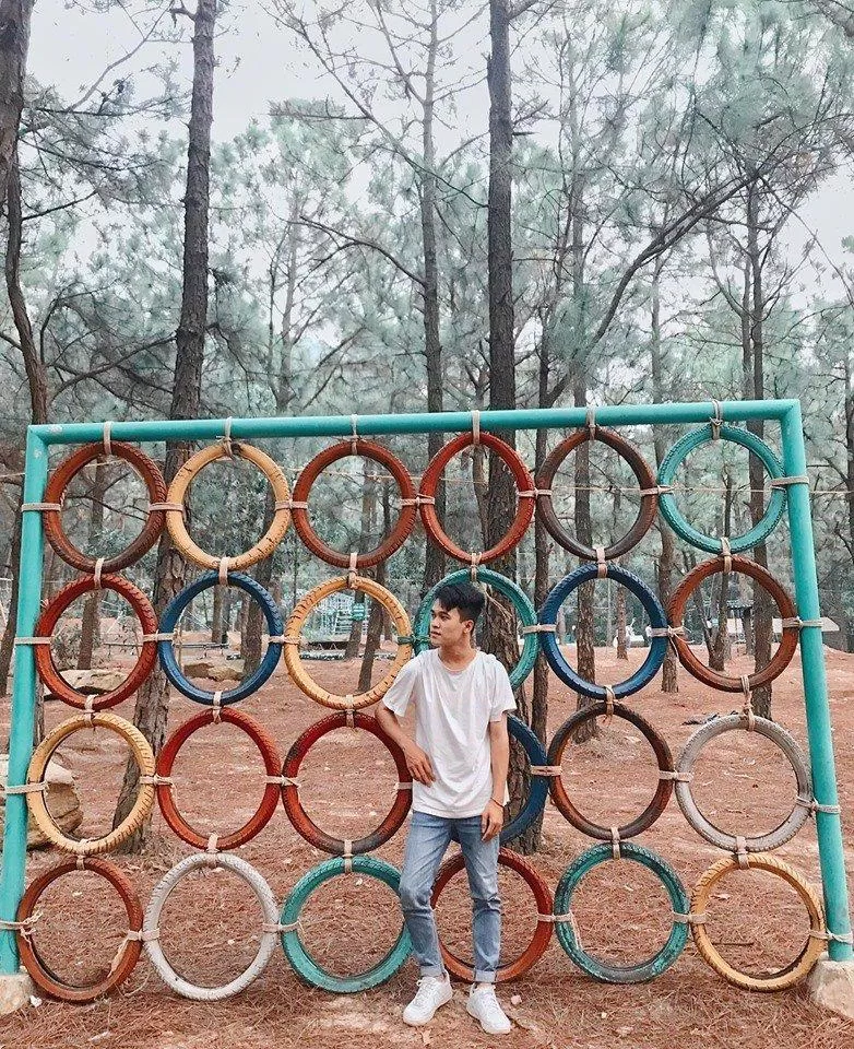 Những chiếc lốp đầy màu sắc tại Thiên Phú Lâm Những chiếc lốp đầy màu sắc tại Thiên Phú Lâm