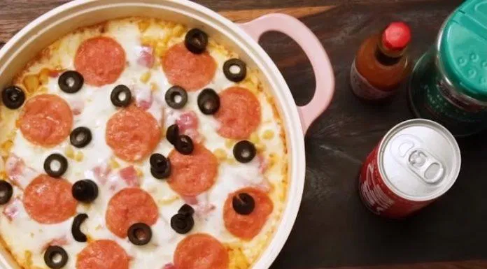 Pizza cơm (Nguồn: Cookat Việt Nam)