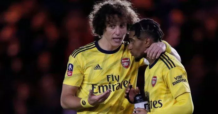 David Luiz nhắc nhở các cầu thủ trẻ David Luiz nhắc nhở các cầu thủ trẻ