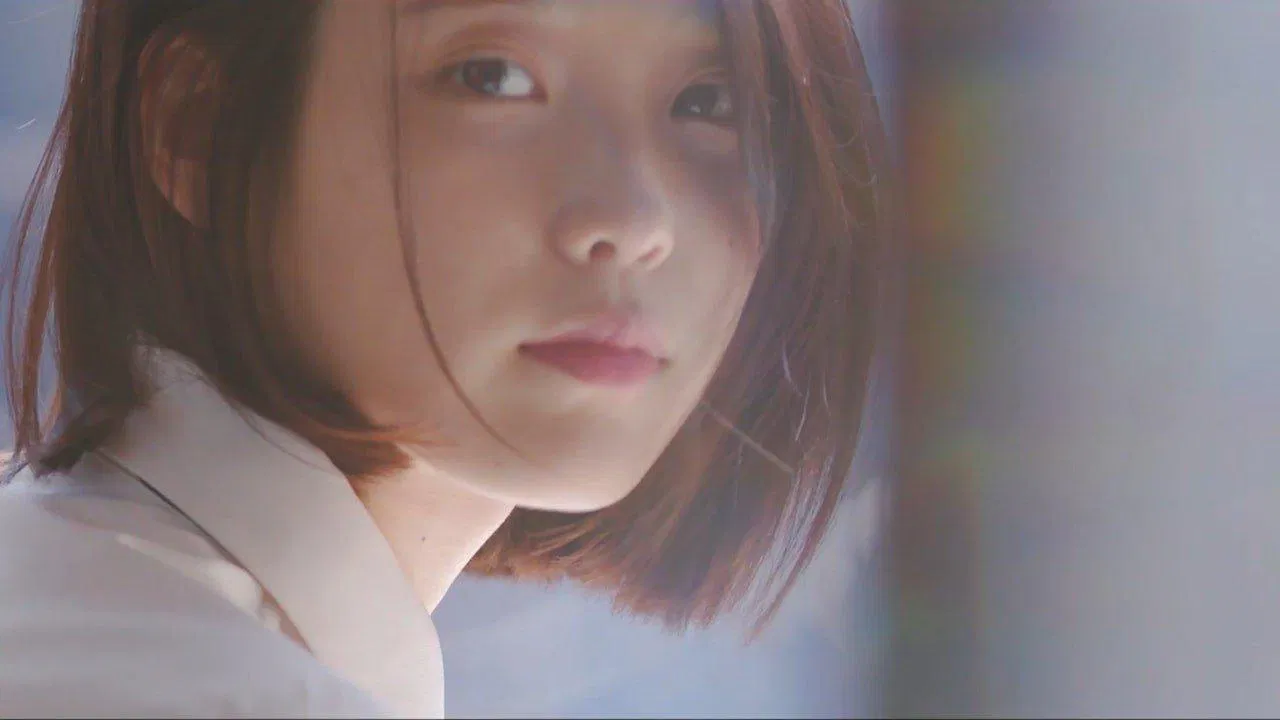 IU chia sẻ That’s Okay của D.O. là bài hát đầu tiên làm mình khóc trong suốt 10 năm