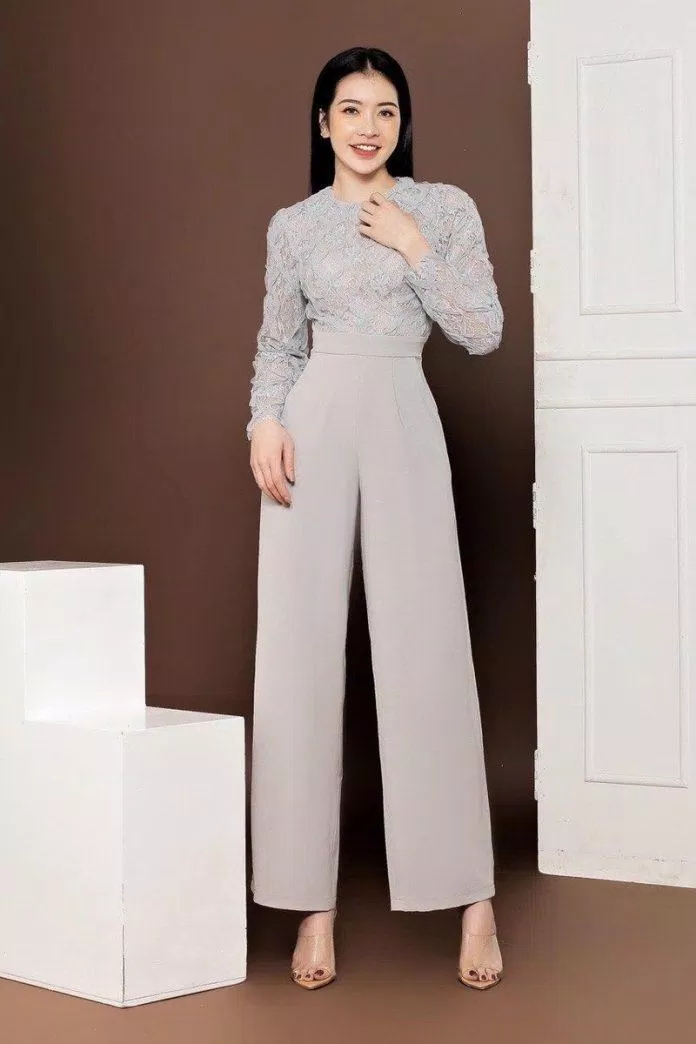 Dẫu là thiết kế dài tay, kín cổ nhưng chỉ cần thay đổi chất liệu một chút cũng đủ khiến các nàng trông quyền rũ muôn phần (Nguồn: Internet)