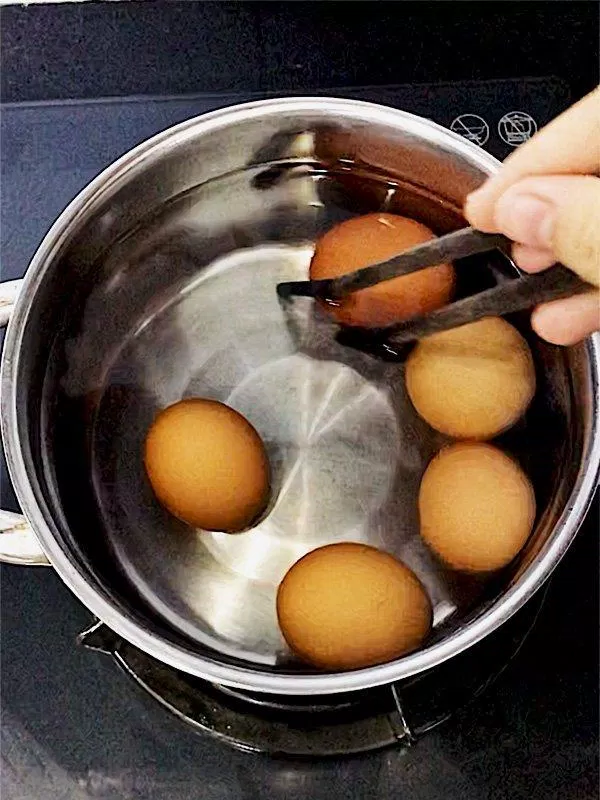 Khuấy trứng theo hình tròn