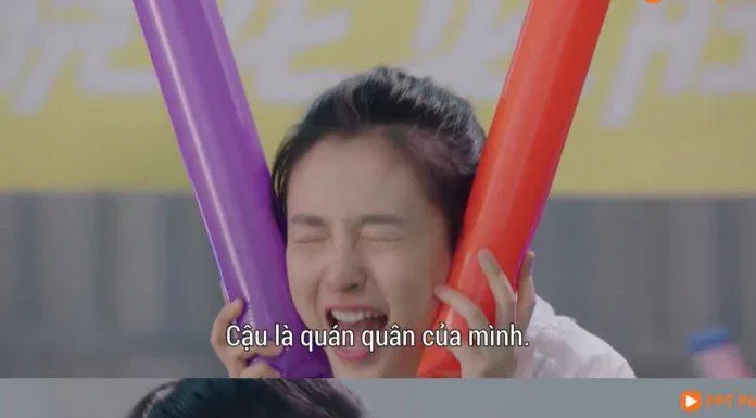 Đường Tuyết đầy tự hào hét lớn cổ vũ Lê Ngữ Băng (Ảnh: Internet)