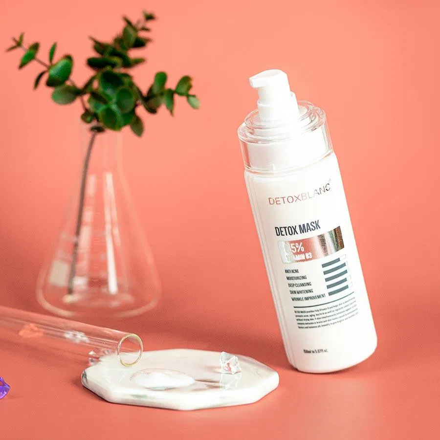 Mặt nạ thải độc Detox Blanc với thiết kế vòi bơm tiện lợi Mặt nạ thải độc Detox Blanc với thiết kế vòi bơm tiện lợi (Ảnh: Internet)