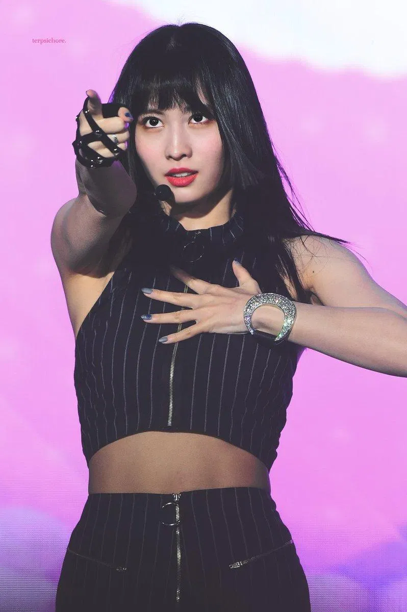 momo-nhay-nhom-nhac-kpop-twice