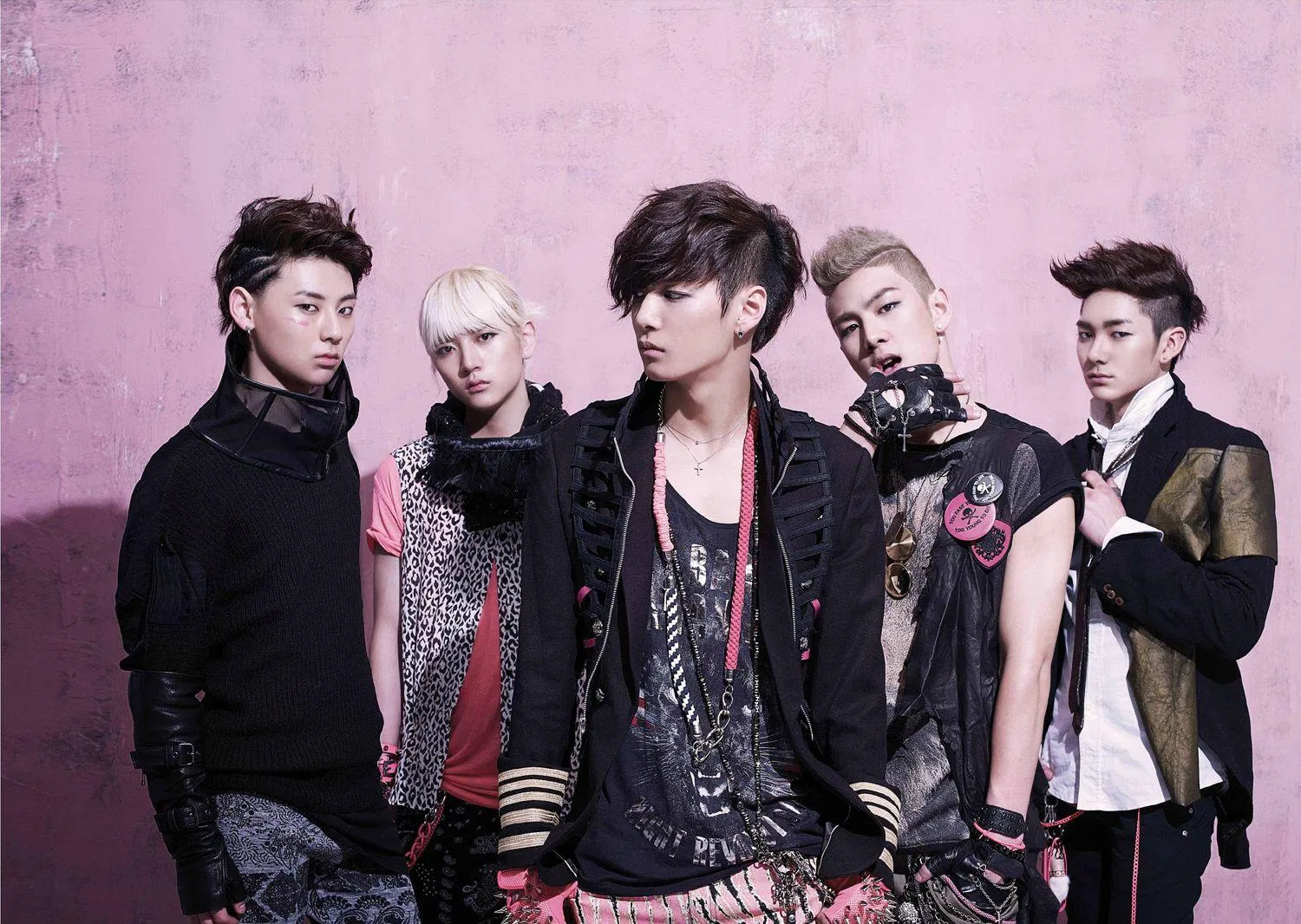 NU’EST debut thành công với "Face"