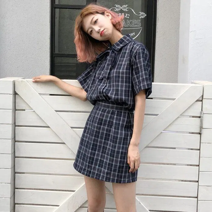 Phối đồ với chân váy caro Phối đồ với chân váy caro