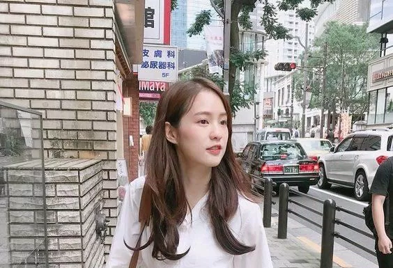 Phối đồ với chân váy caro Phối đồ với chân váy caro