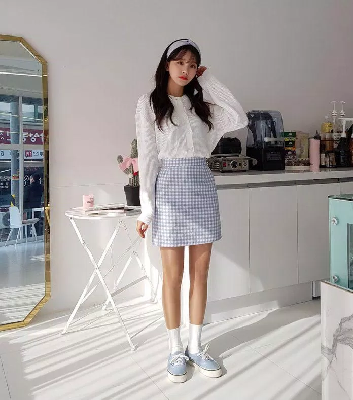 Phối đồ với chân váy caro Phối đồ với chân váy caro