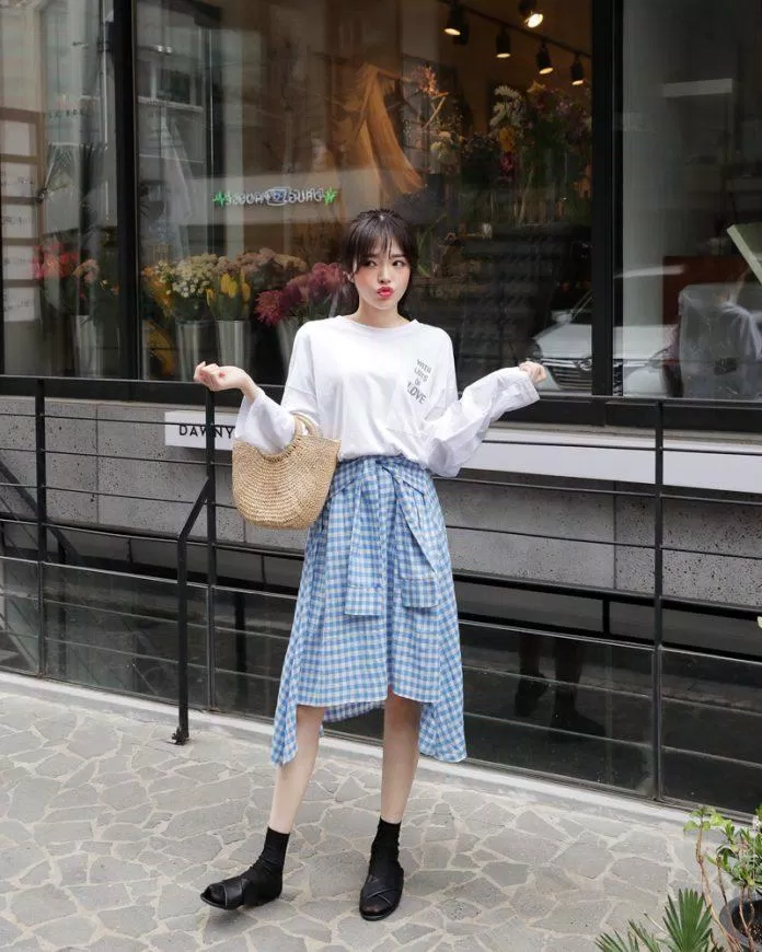 Phối đồ với chân váy caro Phối đồ với chân váy caro