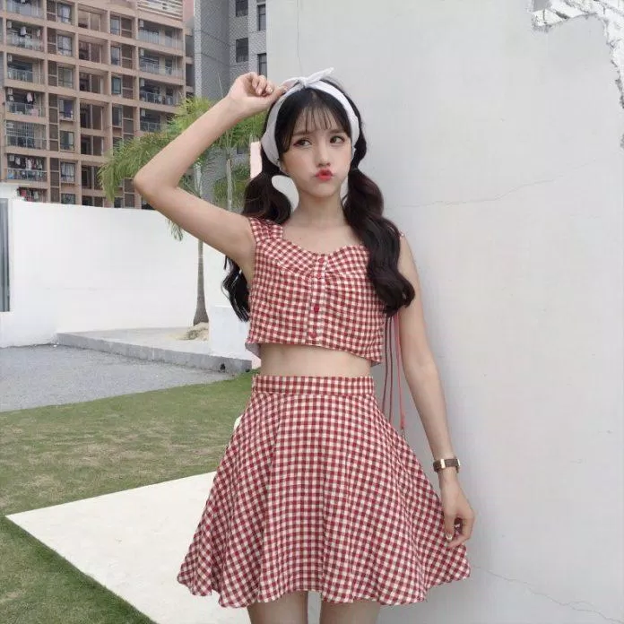 Phối đồ với chân váy caro Phối đồ với chân váy caro