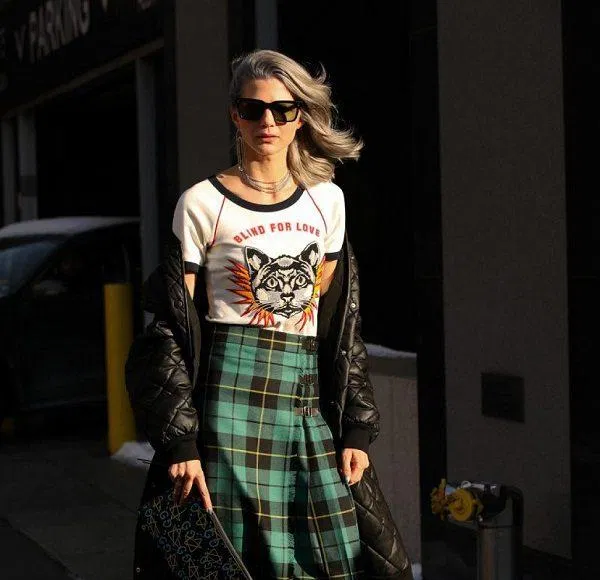 Áo thun phối chân váy caro Áo thun phối chân váy caro