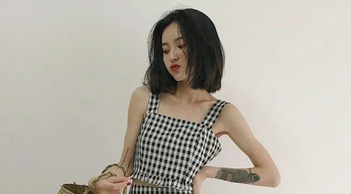 Phối đồ với chân váy caro Phối đồ với chân váy caro