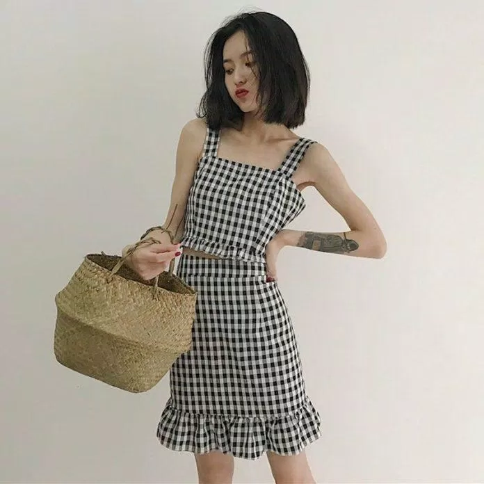 Phối đồ với chân váy caro Phối đồ với chân váy caro