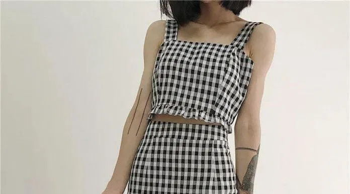 Phối đồ với chân váy caro Phối đồ với chân váy caro