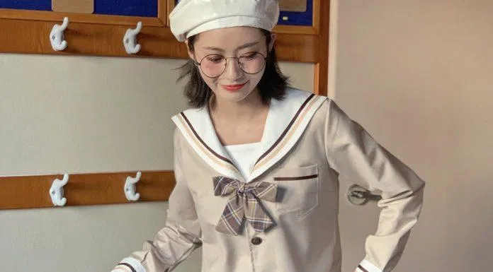 Phối đồ với chân váy caro Phối đồ với chân váy caro