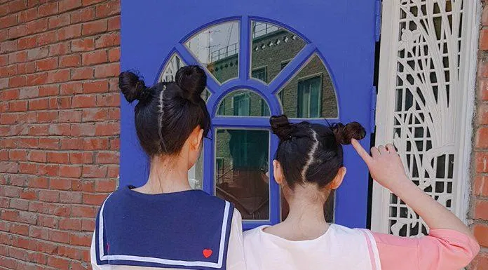 Phối đồ với chân váy caro Phối đồ với chân váy caro